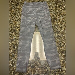 Vuori High Waist Black Camo Tapered Leggings